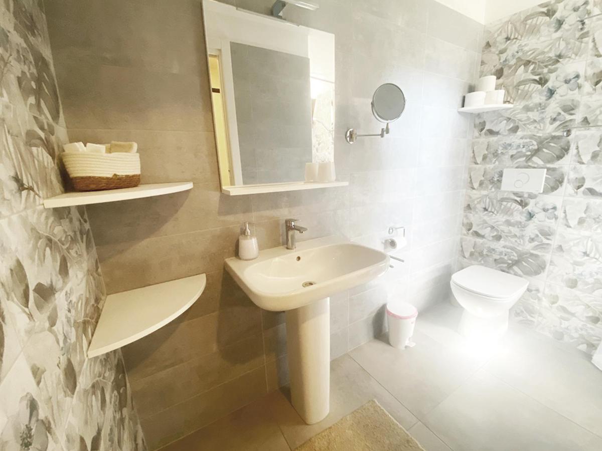 Villa Bella Salmagi - Surya Sardinia Holidays & Yoga Capitana Room photo